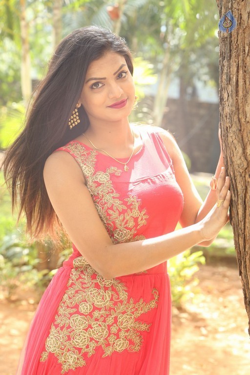 Anusha Latest Gallery - 33 / 37 photos