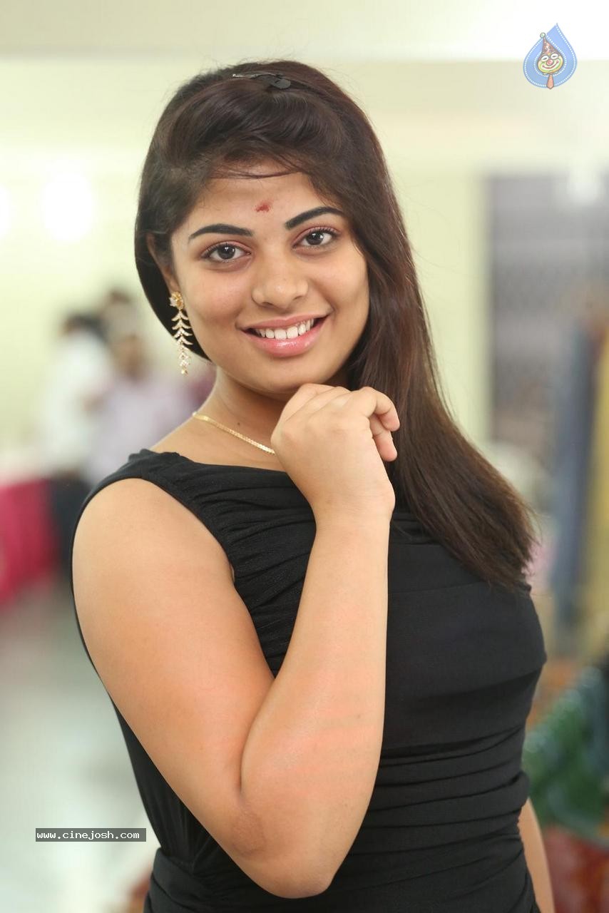 Anusha Latest Gallery - 28 / 63 photos