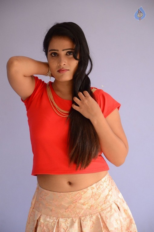 Anusha New Pics - 4 / 39 photos