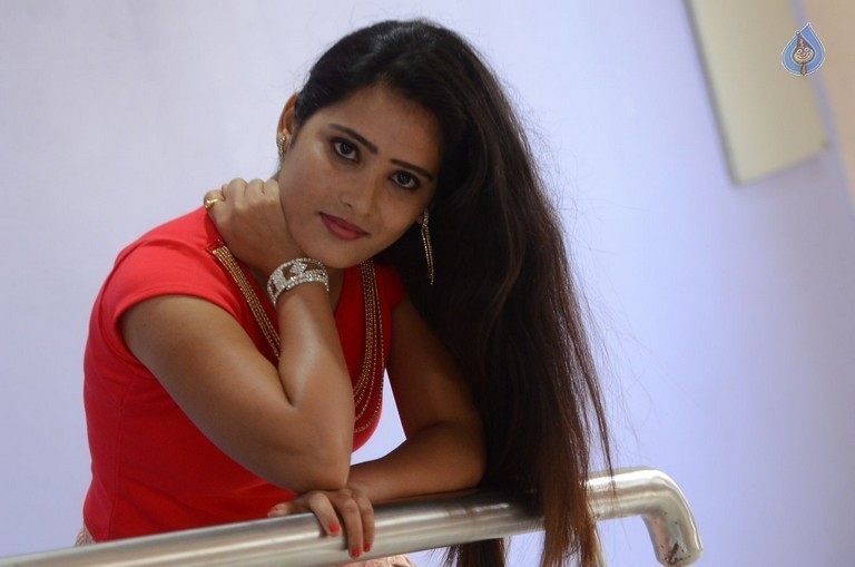 Anusha New Pics - 6 / 39 photos