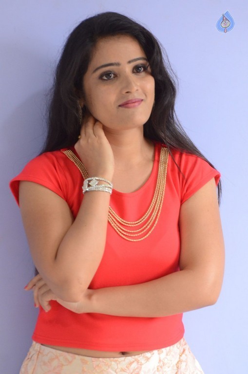 Anusha New Pics - 27 / 39 photos