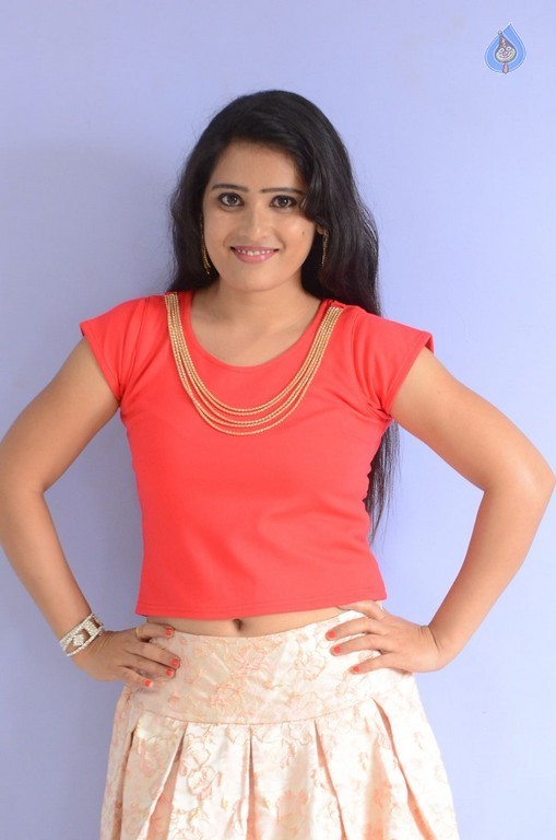 Anusha New Pics - 29 / 39 photos