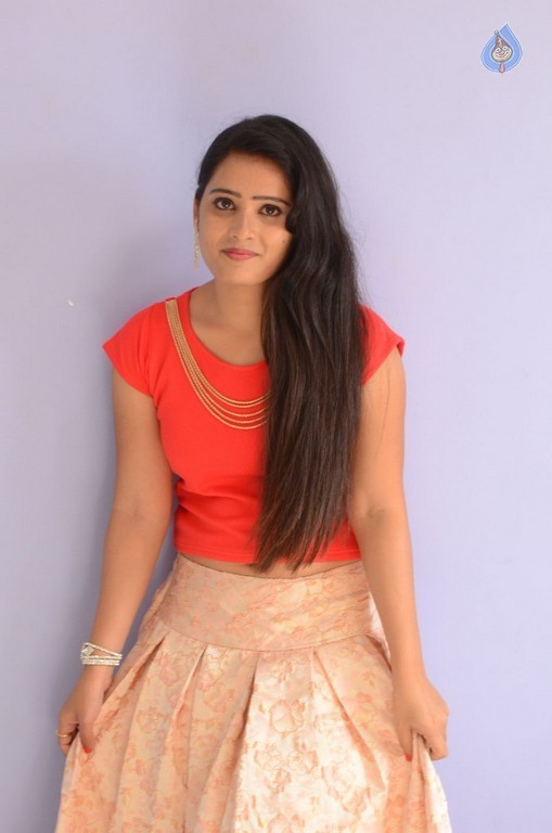 Anusha New Pics - 30 / 39 photos