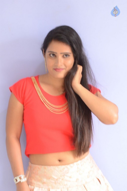 Anusha New Pics - 31 / 39 photos