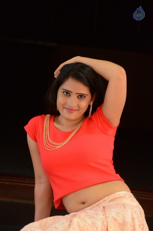 Anusha New Pics - 36 / 39 photos