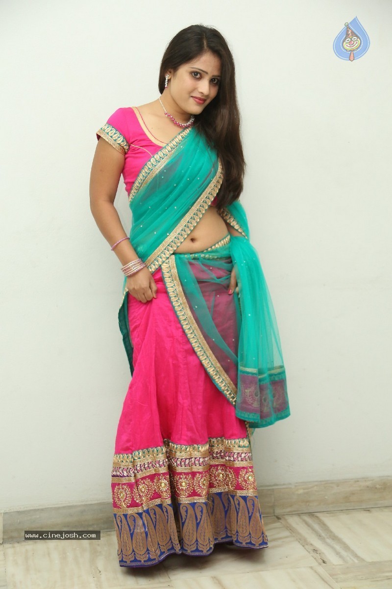 Anusha New Stills - 8 / 184 photos