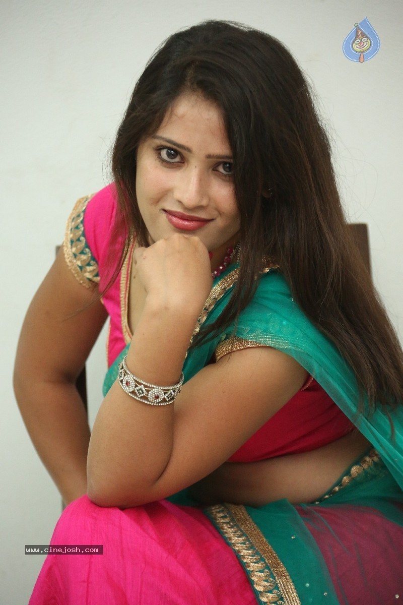 Anusha New Stills - 11 / 184 photos