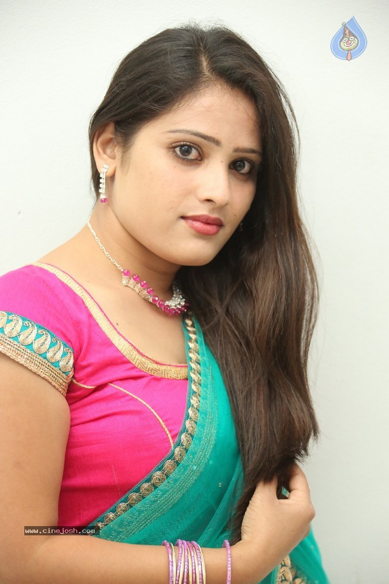 Anusha New Stills - 17 / 184 photos