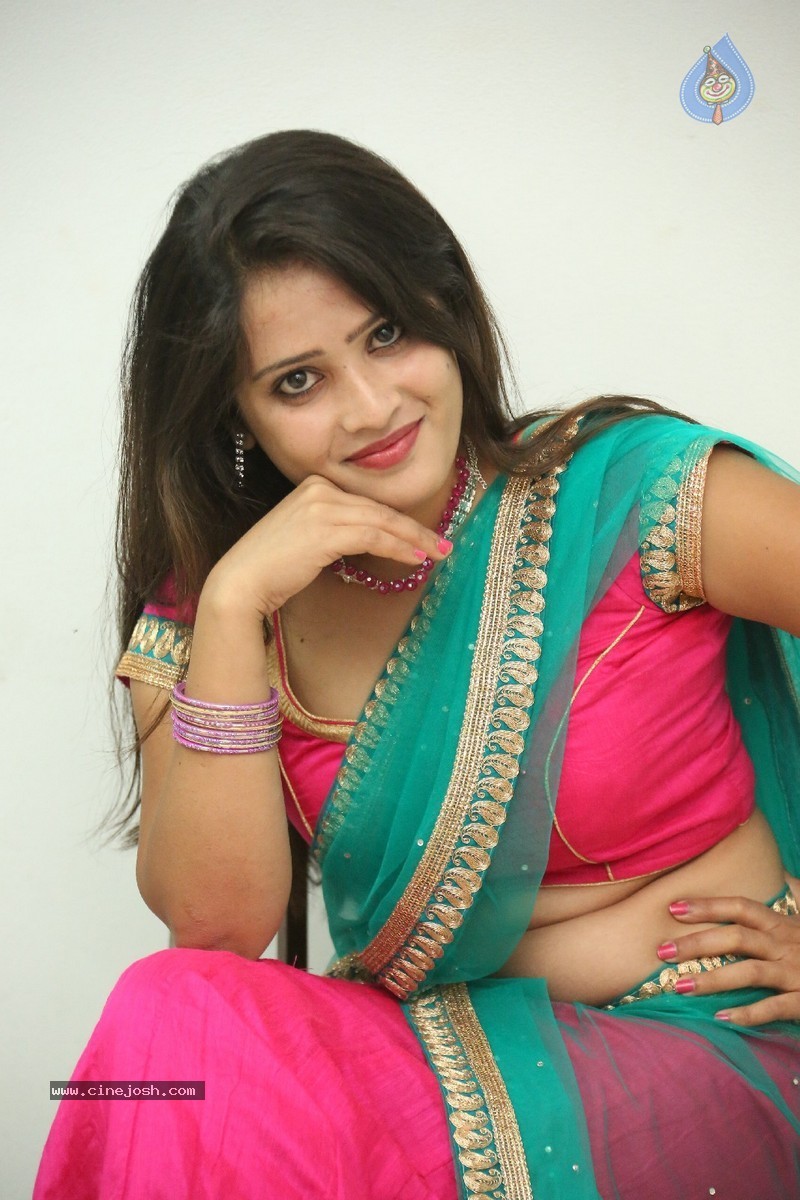 Anusha New Stills - 18 / 184 photos