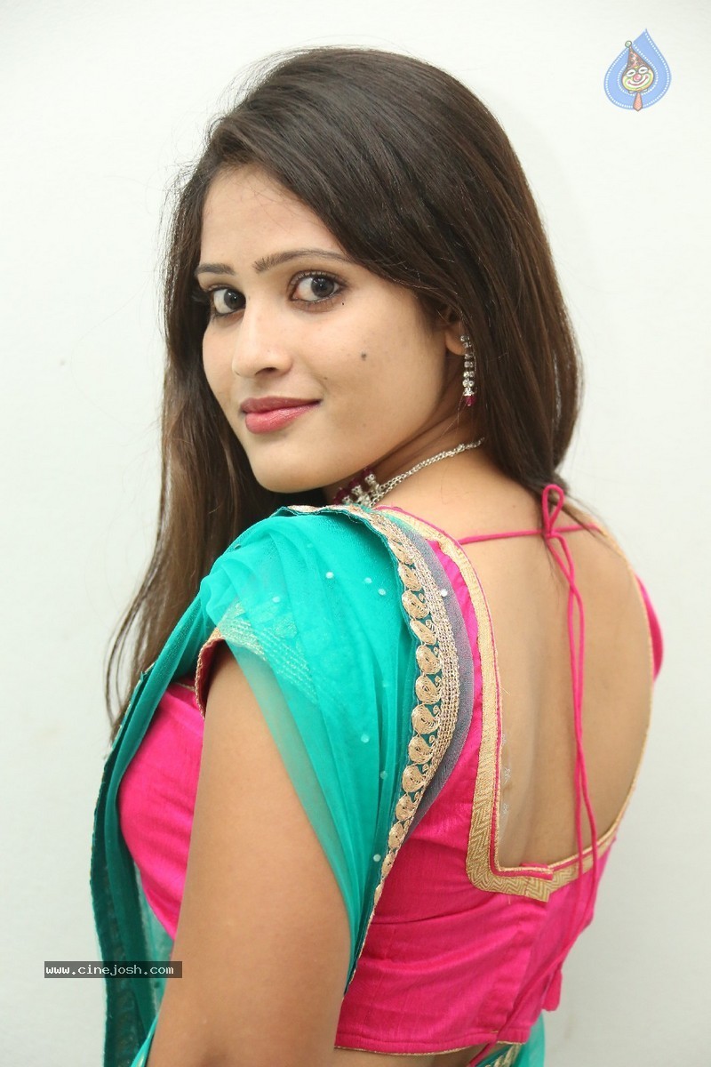 Anusha New Stills - 20 / 184 photos