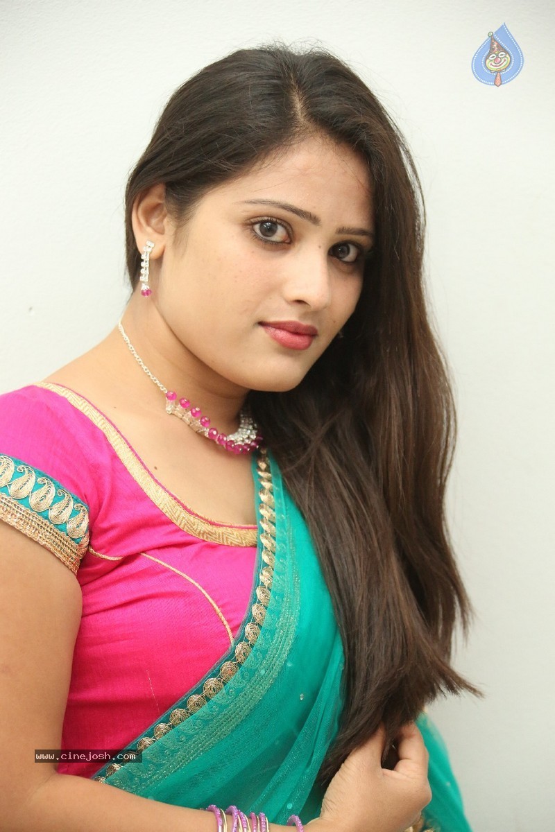 Anusha New Stills - 29 / 184 photos