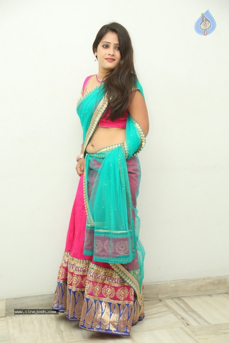 Anusha New Stills - 76 / 184 photos