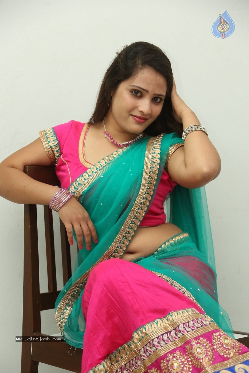 Anusha New Stills - 78 / 184 photos