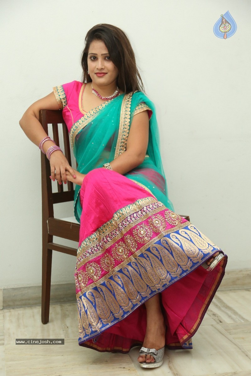 Anusha New Stills - 84 / 184 photos