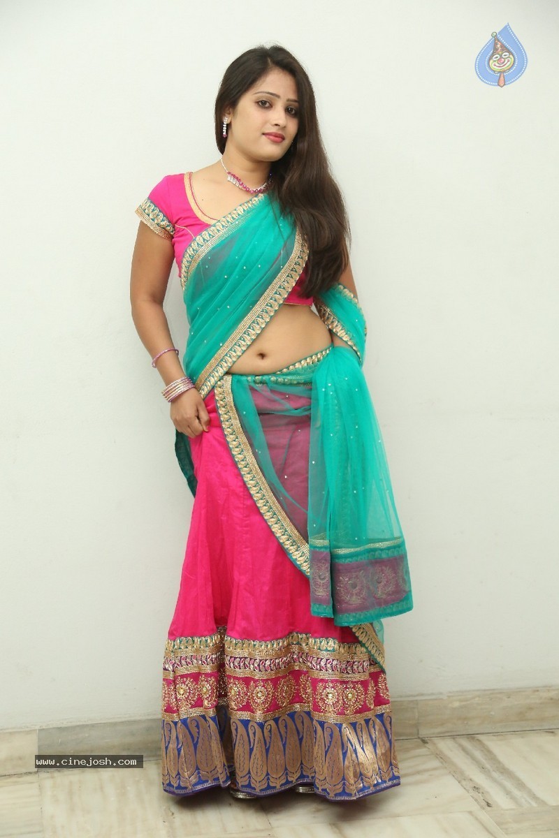 Anusha New Stills - 88 / 184 photos