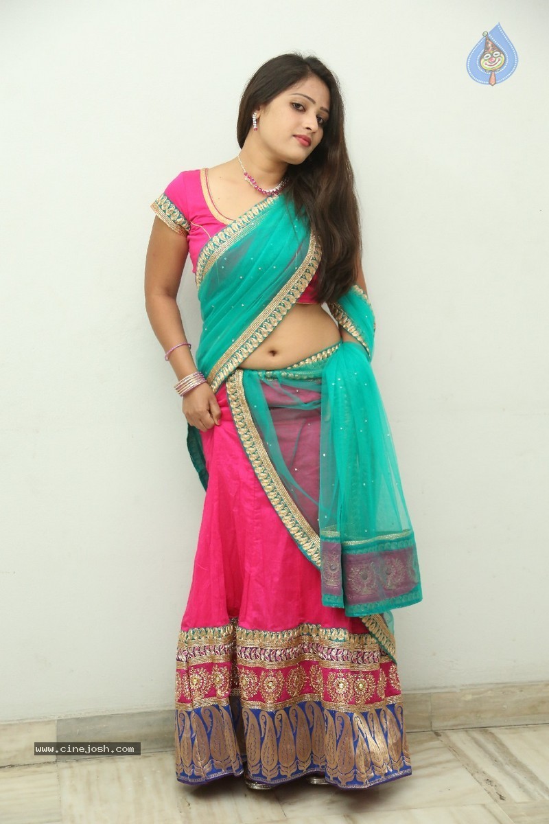 Anusha New Stills - 98 / 184 photos