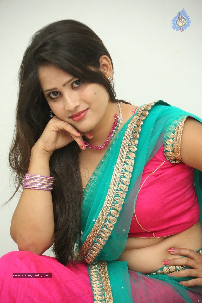 Anusha New Stills - 114 / 184 photos