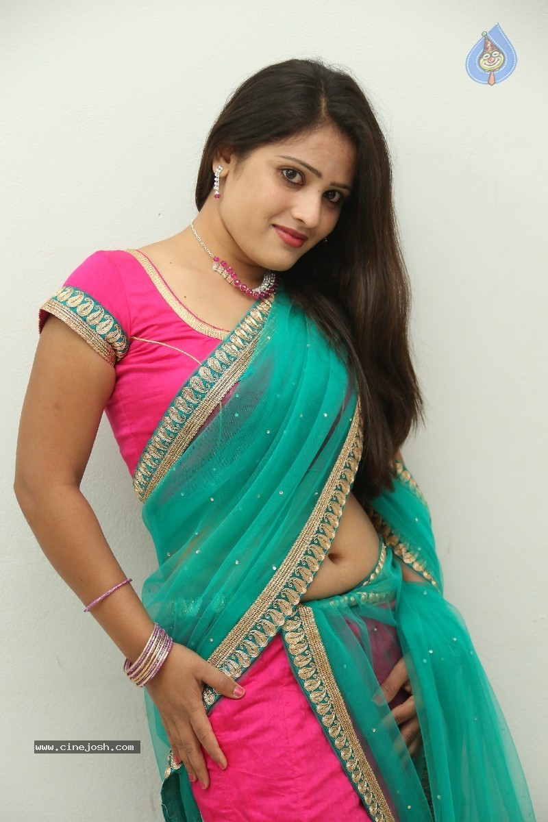 Anusha New Stills - 118 / 184 photos