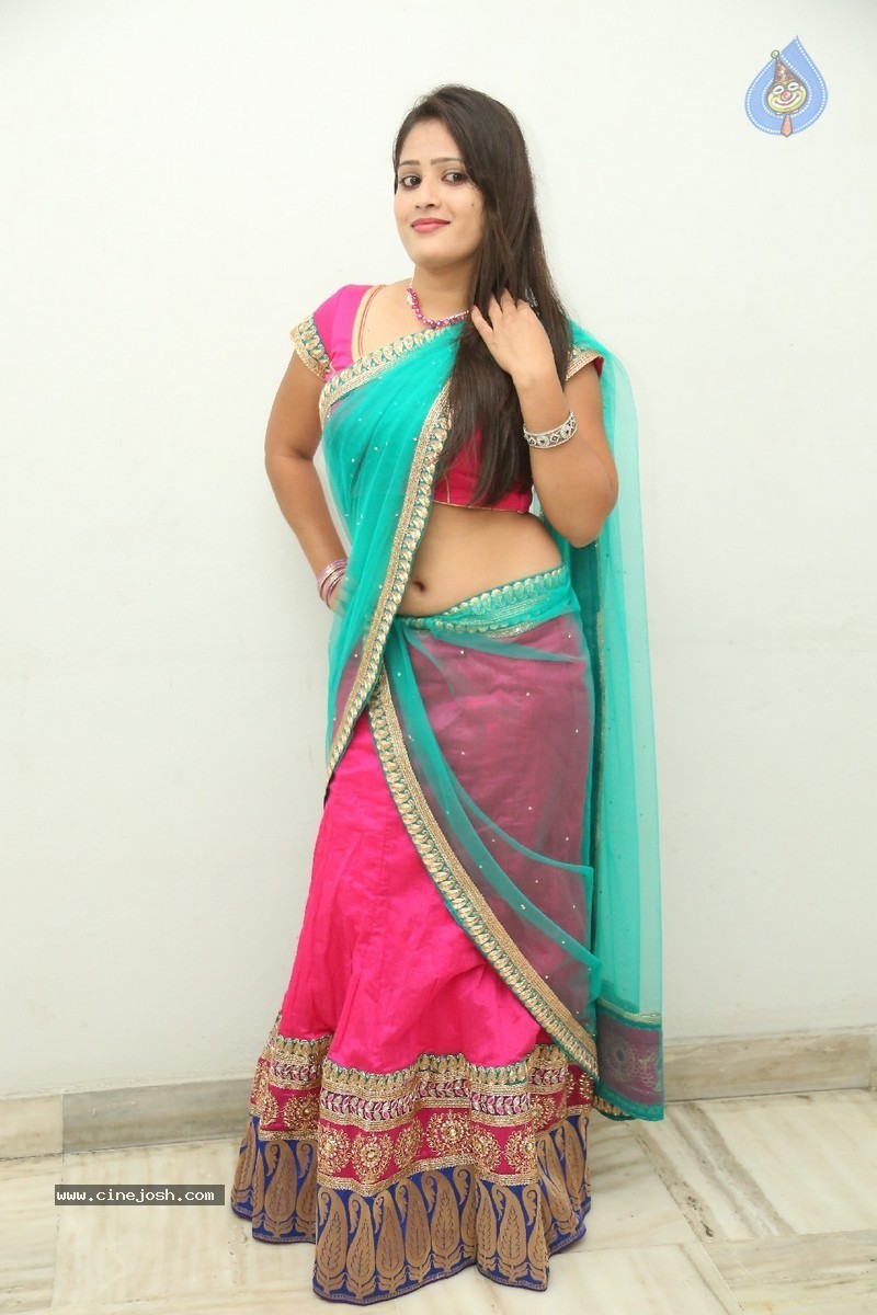 Anusha New Stills - 126 / 184 photos