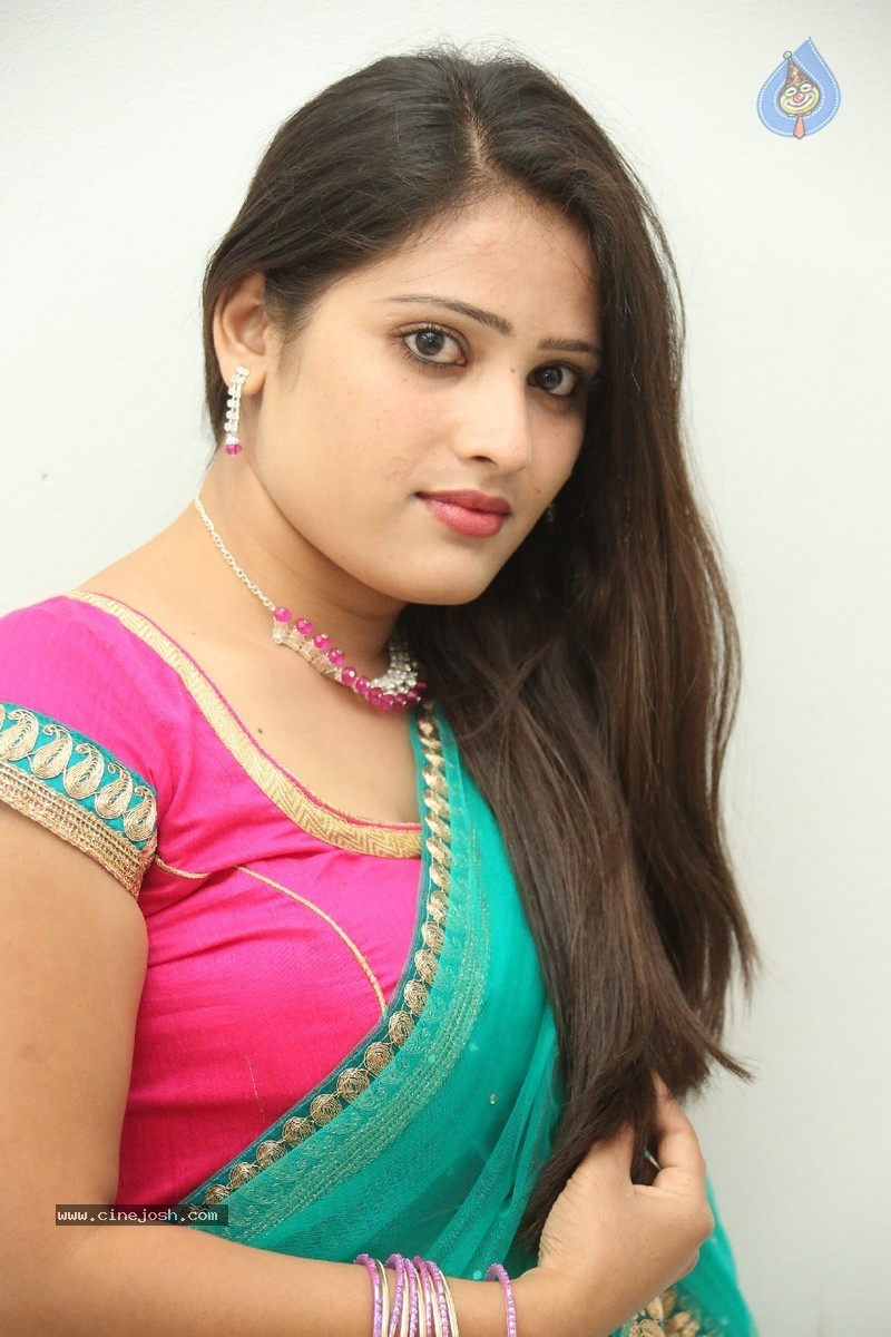 Anusha New Stills - 129 / 184 photos