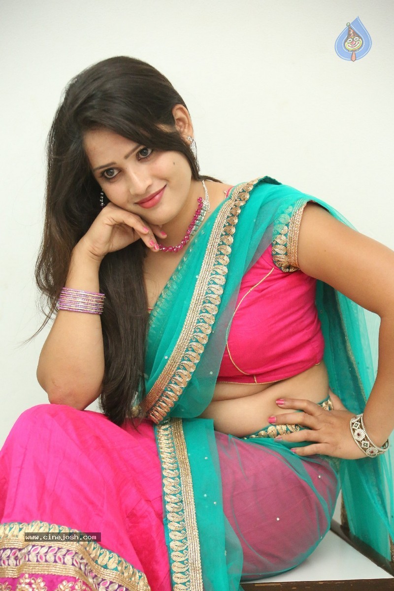 Anusha New Stills - 132 / 184 photos