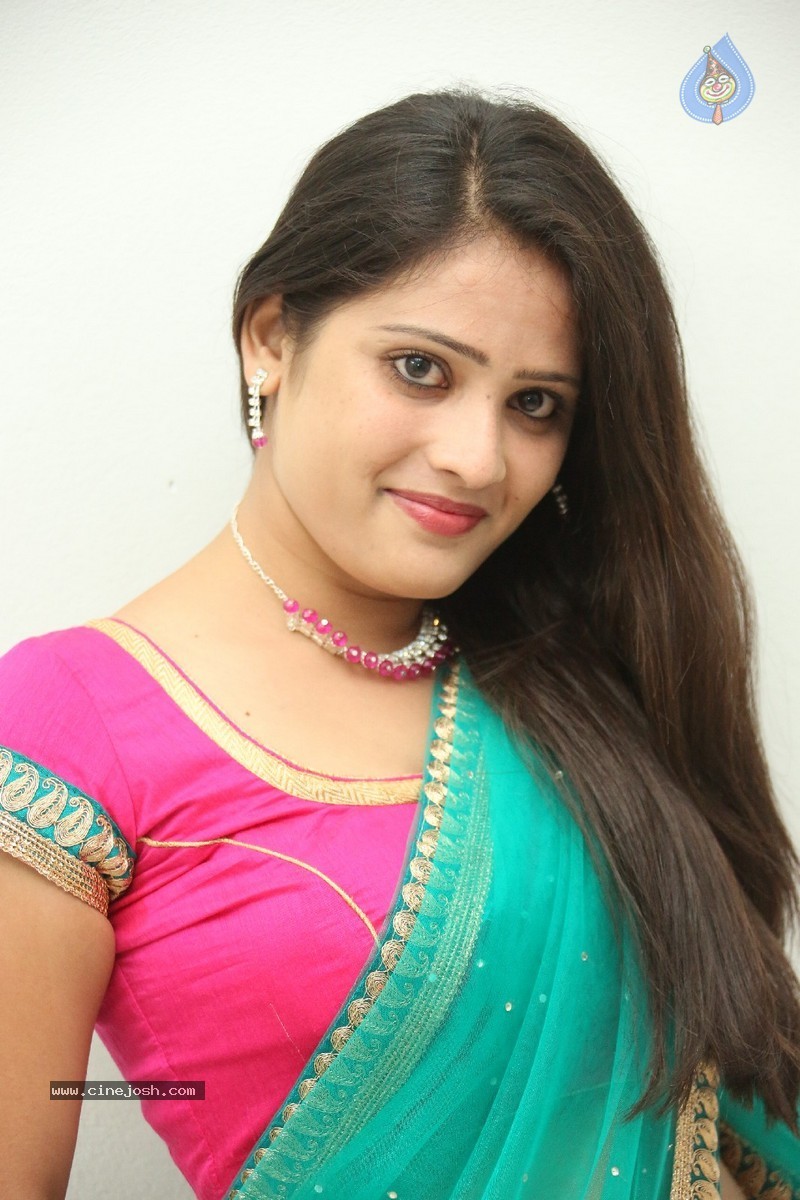 Anusha New Stills - 153 / 184 photos