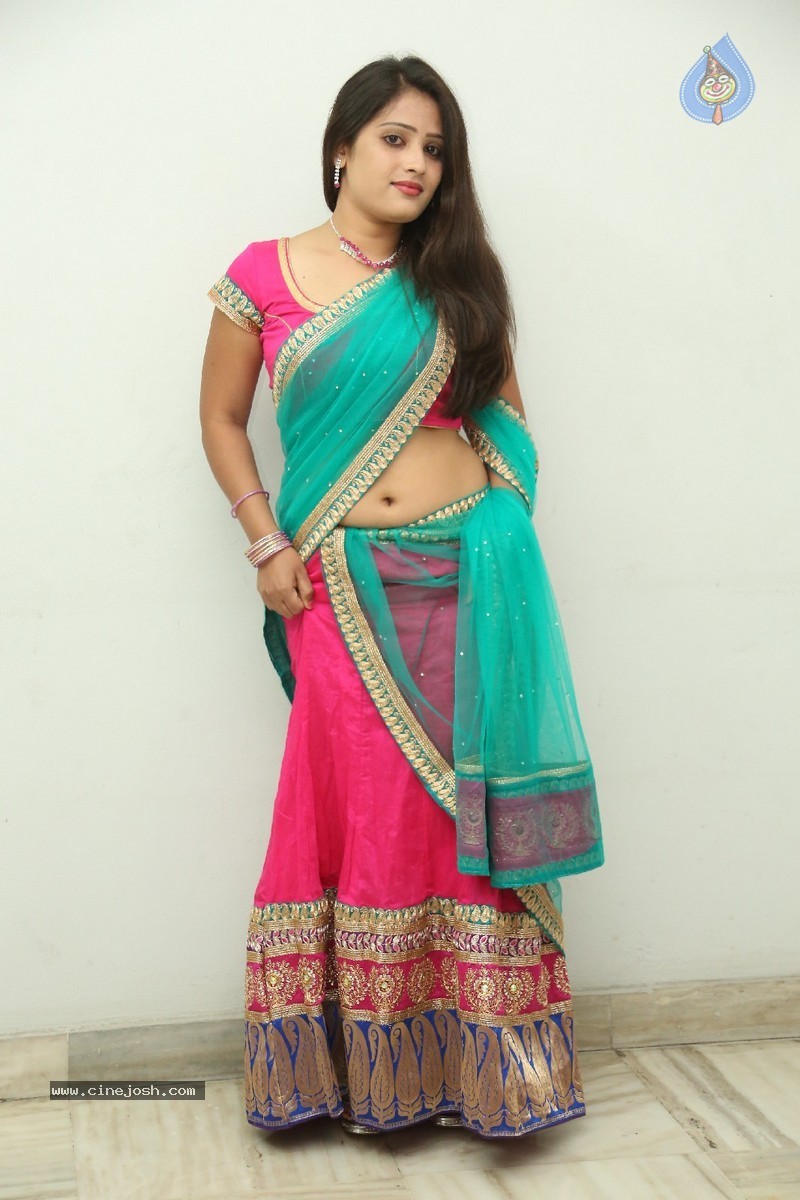 Anusha New Stills - 174 / 184 photos