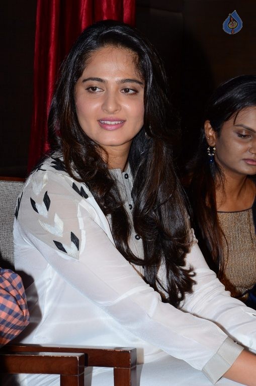 Anushka Latest Photos - 33 / 63 photos