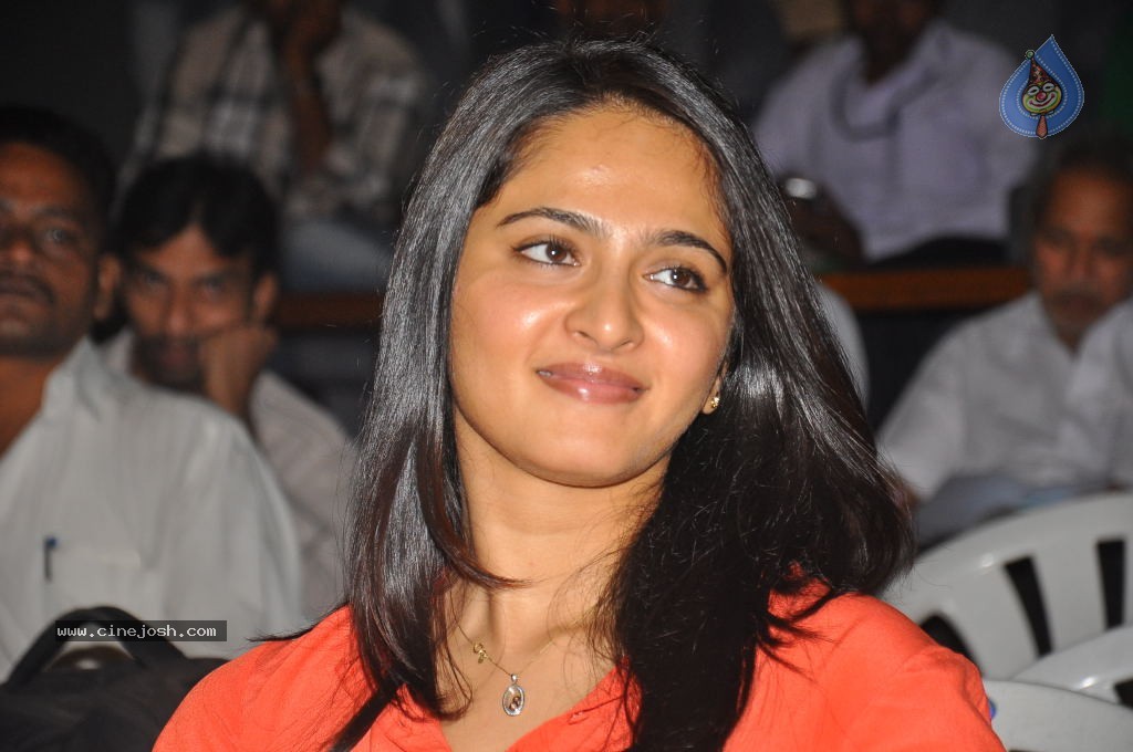 Anushka New Images - 38 / 50 photos