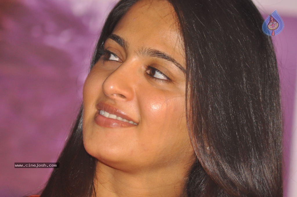 Anushka New Images - 44 / 50 photos