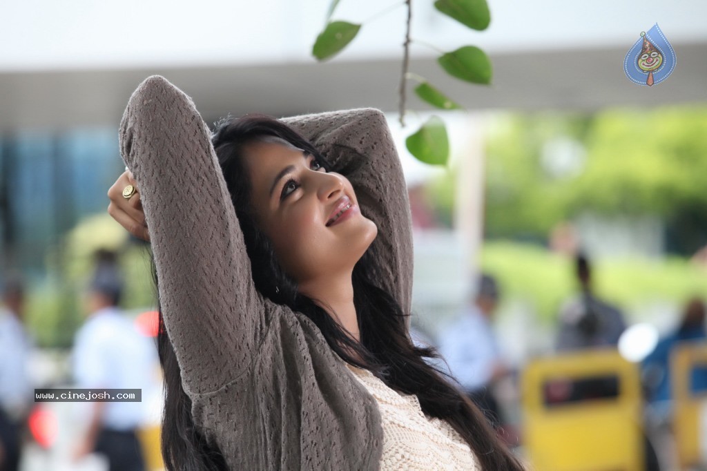 Anushka New Photos - 17 / 22 photos