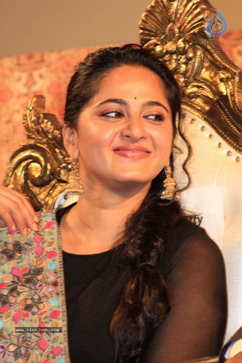 Anushka New Pics - 14 / 24 photos