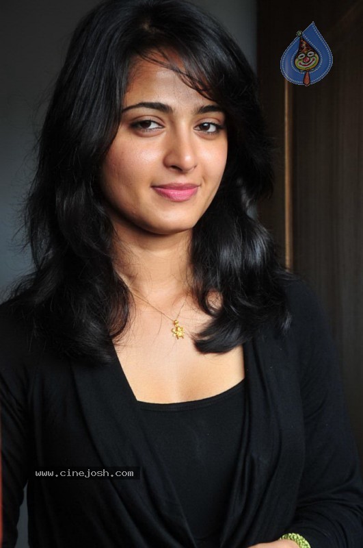 Anushka Photo Gallery - 21 / 42 photos