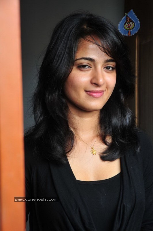 Anushka Photo Gallery - 24 / 42 photos