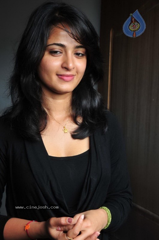 Anushka Photo Gallery - 31 / 42 photos