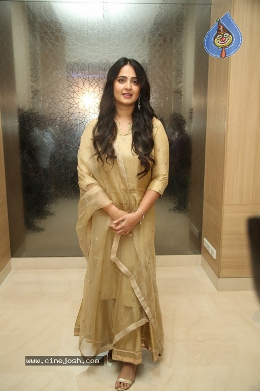 Anushka Shetty Photos - 1 / 21 photos