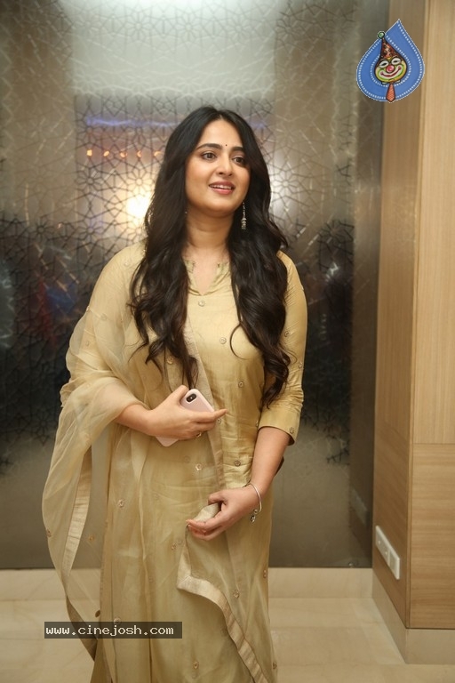 Anushka Shetty Photos - 2 / 21 photos