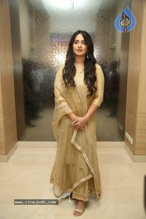 Anushka Shetty Photos - 6 / 21 photos