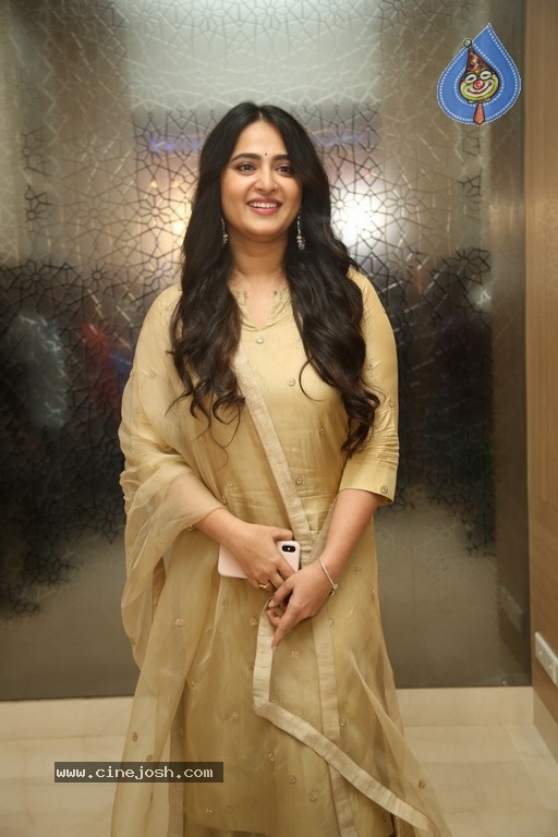 Anushka Shetty Photos - 14 / 21 photos