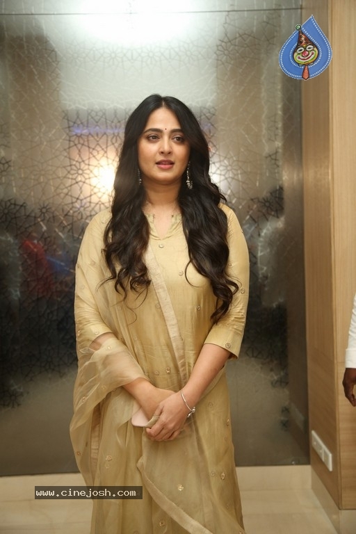 Anushka Shetty Photos - 20 / 21 photos