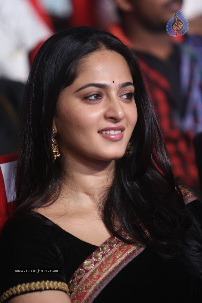 Anushka Stills - 24 / 109 photos