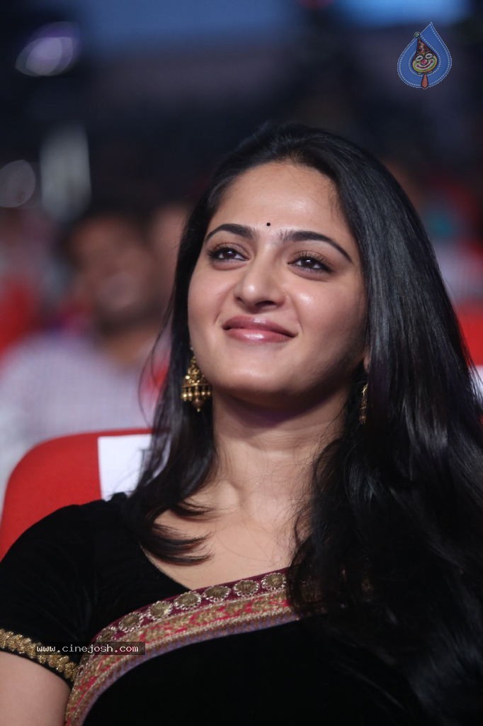 Anushka Stills - 29 / 109 photos