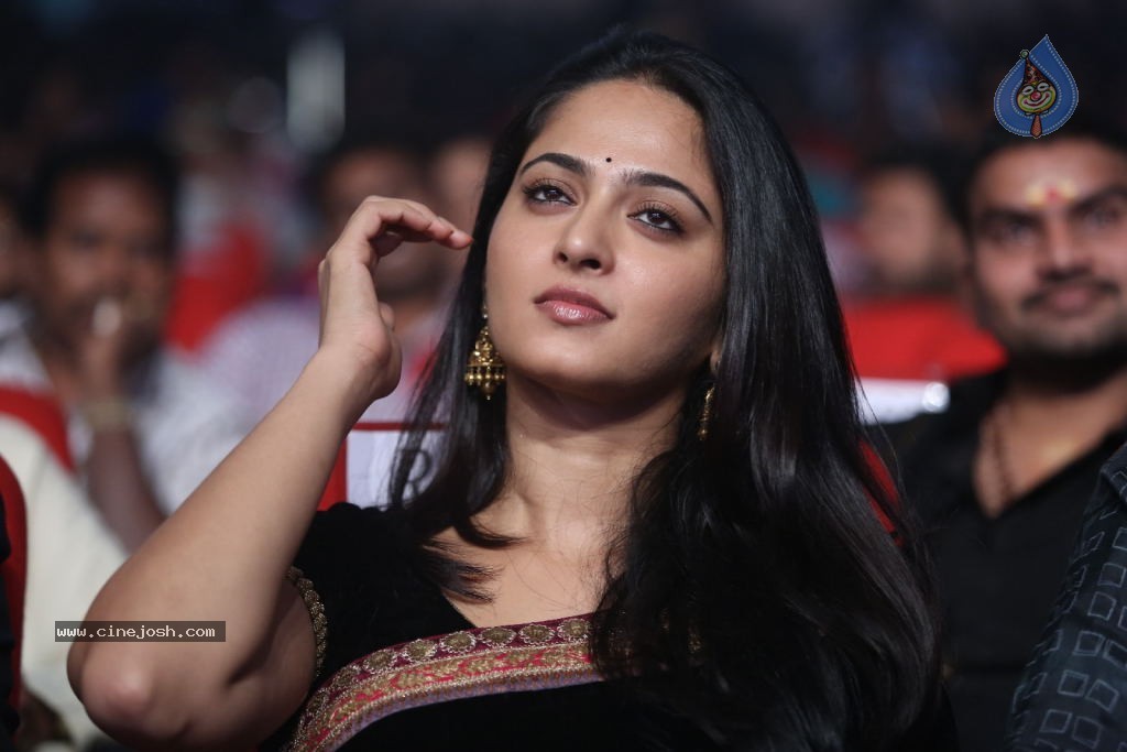 Anushka Stills - 33 / 109 photos