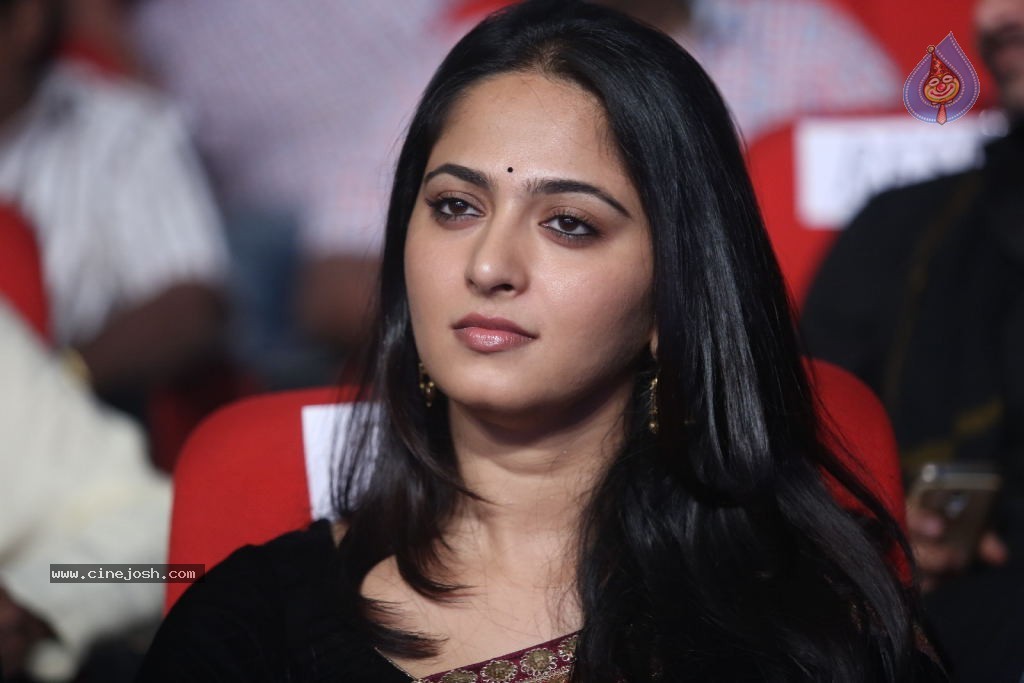 Anushka Stills - 40 / 109 photos