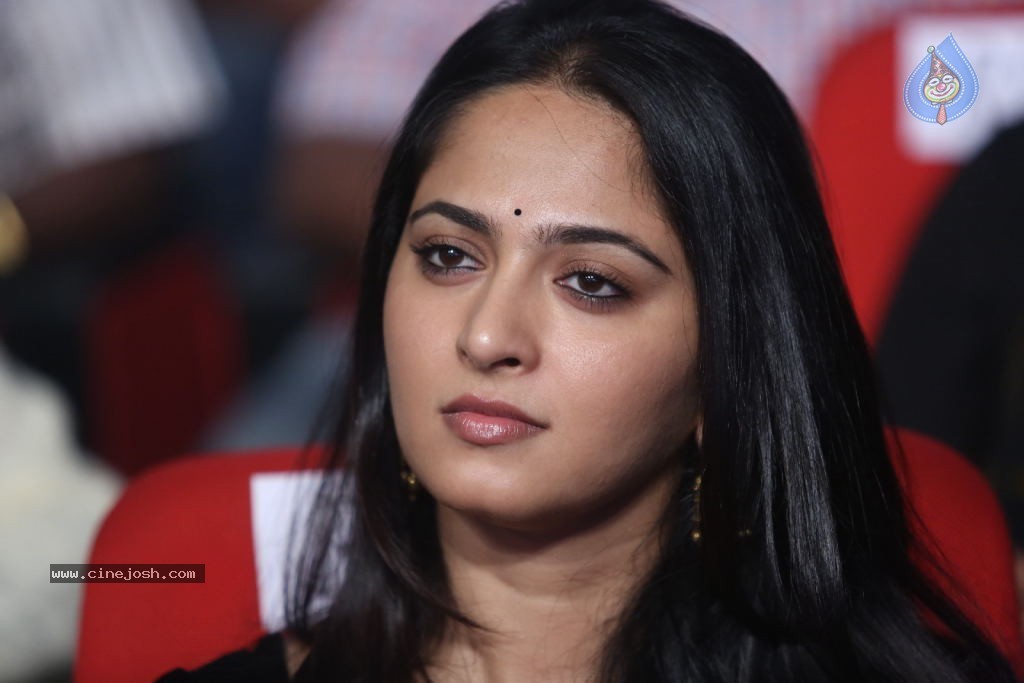 Anushka Stills - 66 / 109 photos