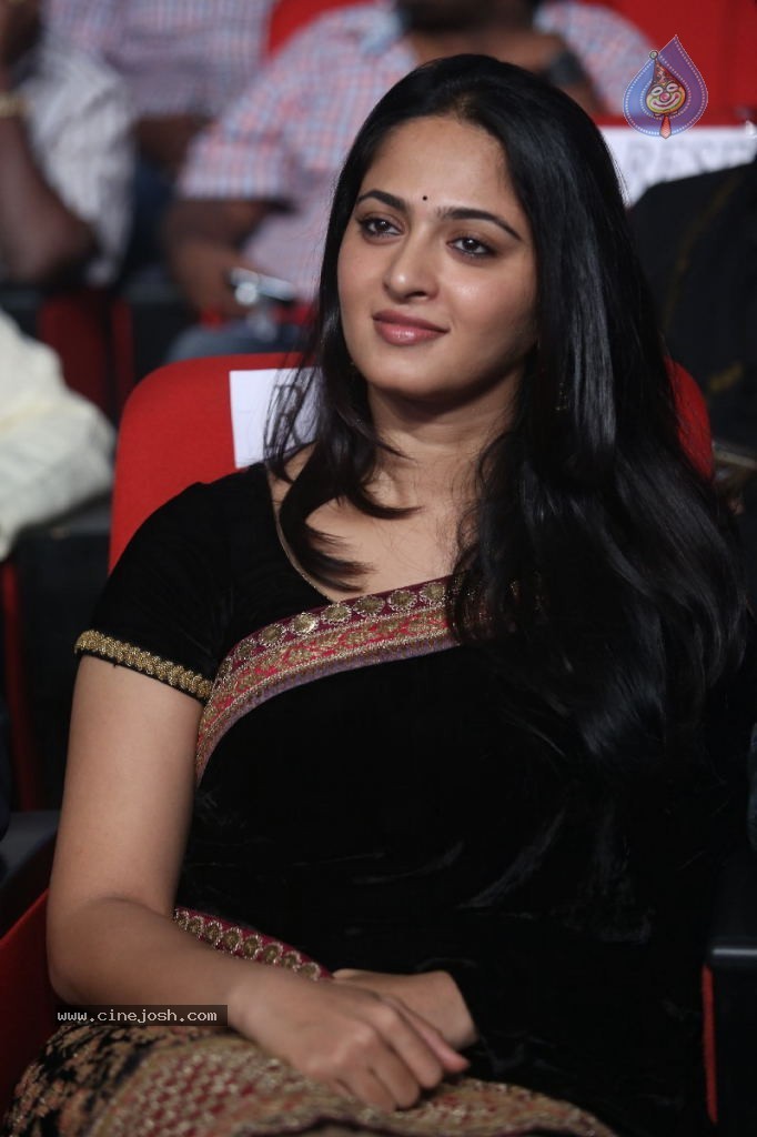 Anushka Stills - 70 / 109 photos