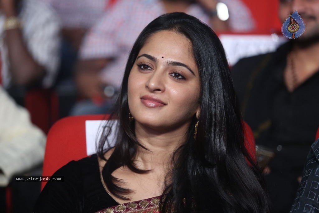 Anushka Stills - 72 / 109 photos