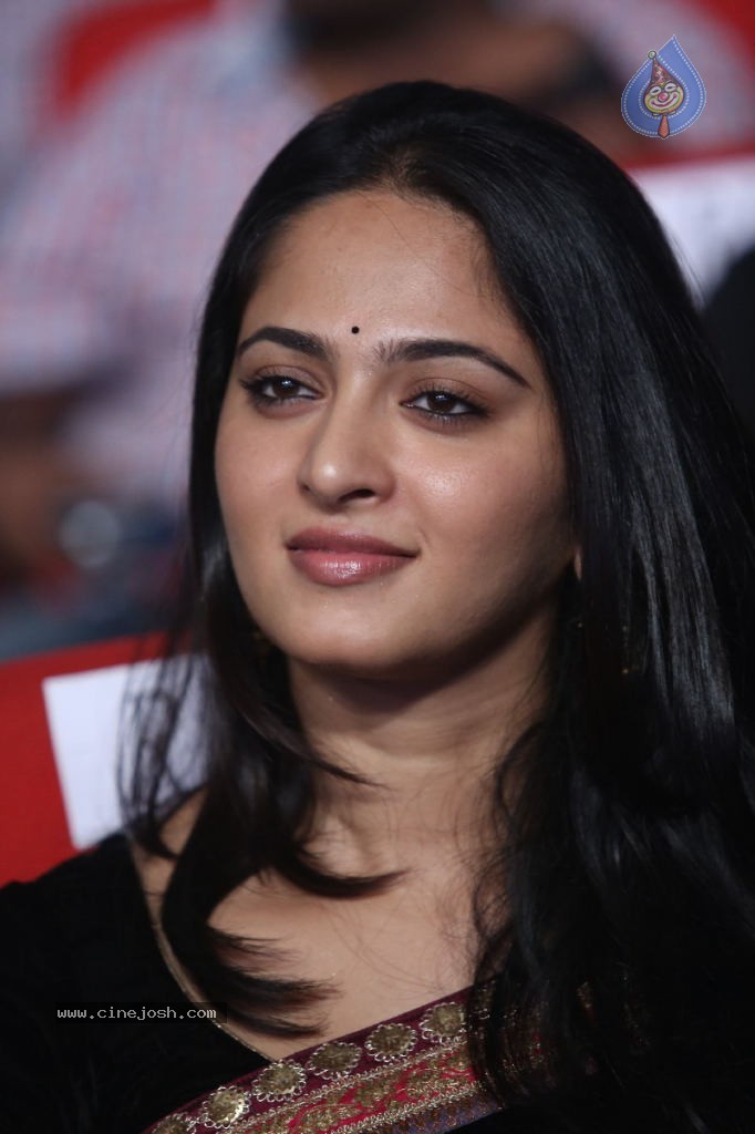 Anushka Stills - 83 / 109 photos