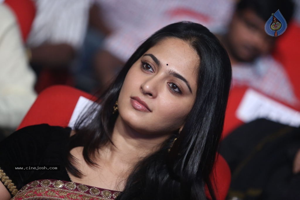 Anushka Stills - 102 / 109 photos