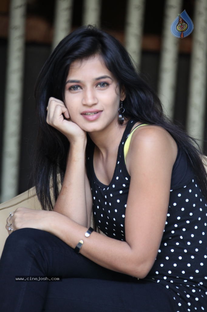 Anvika New Stills - 40 / 119 photos